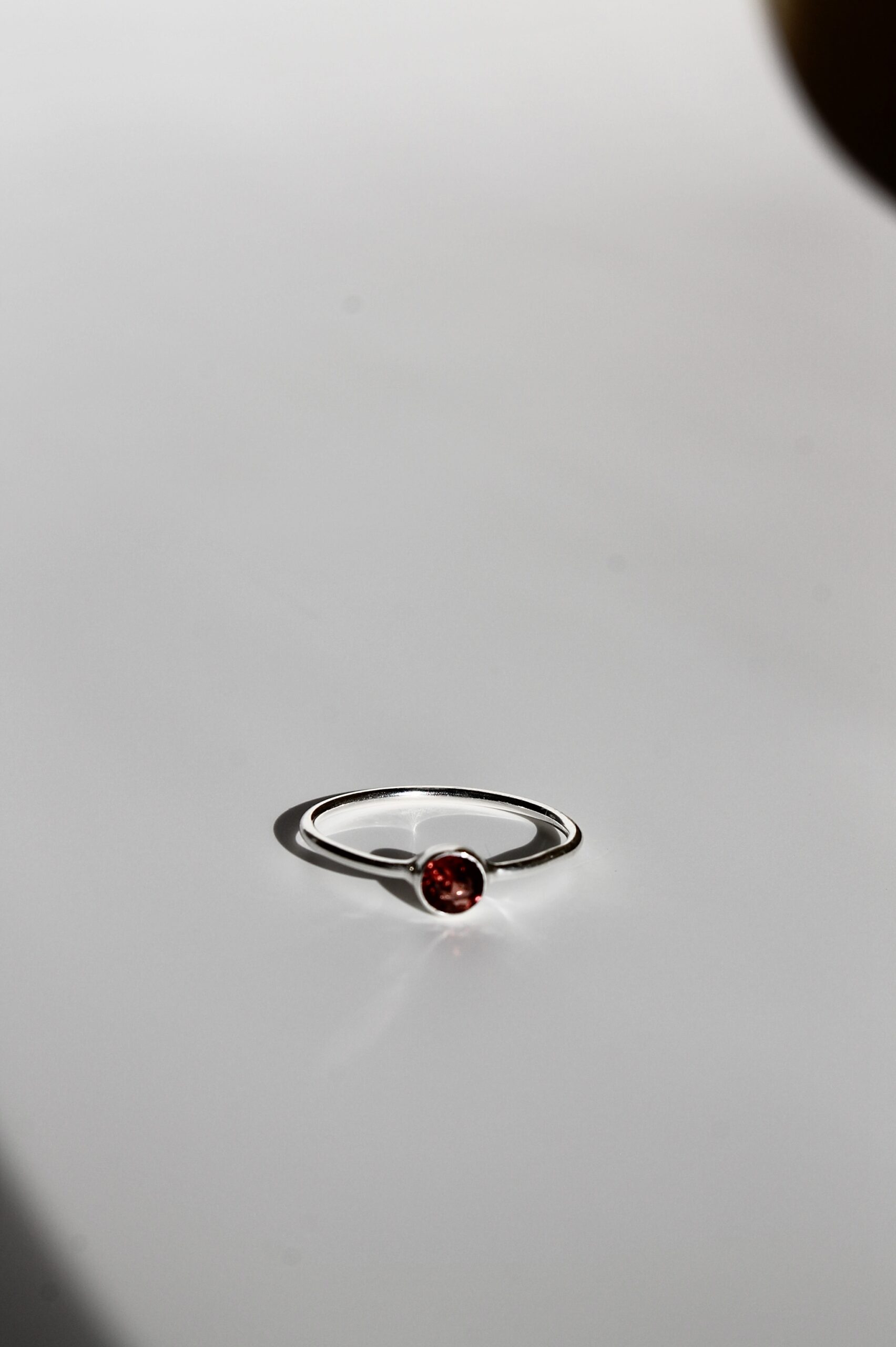 Серебряное кольцо с гранатом из серии «Оne in a million»
